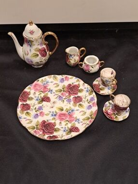 Mini Rose Chintz China Tea Set. Beautiful Red & Pink Roses W/Gold Trim VG